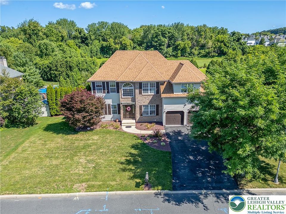 1st image of 973 Heather Ln