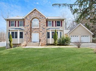1 Hoover Ln, New City, NY 10956