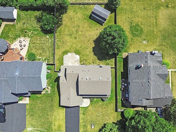 4th image of 325 Alicia Dr