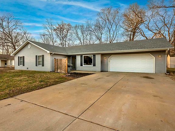 3rd image of 1368 N Cypress Dr
