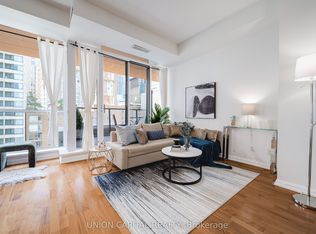 111 Elizabeth St #1820, Toronto, ON M5G 1P7