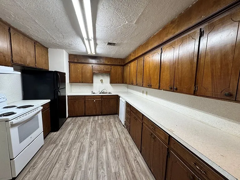 1122 N Flood Ave — Photo 14