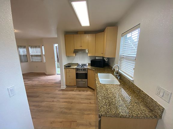 4th image of 156A Valley Oak Dr #156A