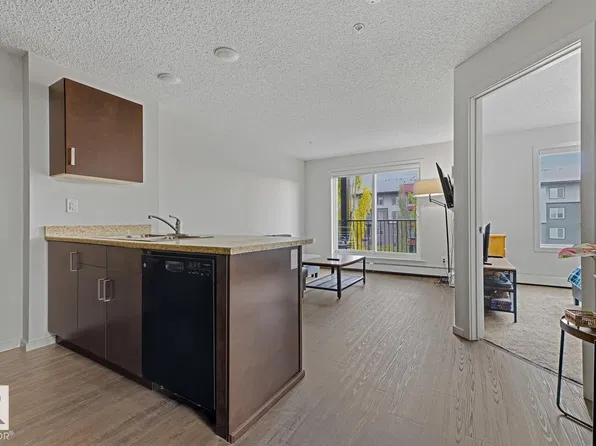 5521 7th Ave SW #303, Edmonton, AB T6X 2A8