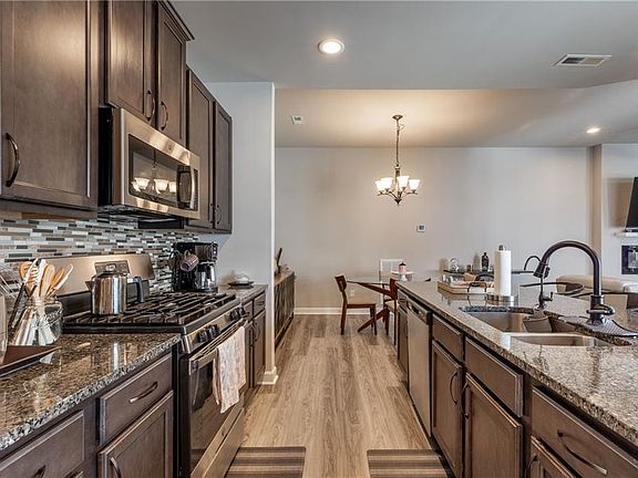 3rd image of 1021 Paragon Way #D