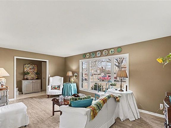 4th image of 9451 Connell Dr
