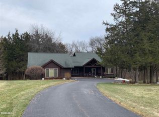 201 Blackhawk Dr, Galena, IL 61036