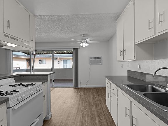 5th image of 13051 Gilbert St #D01