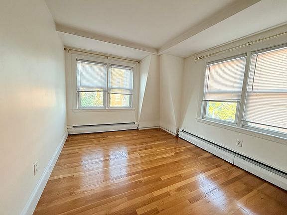 5th image of 278 Harvard St APT 9