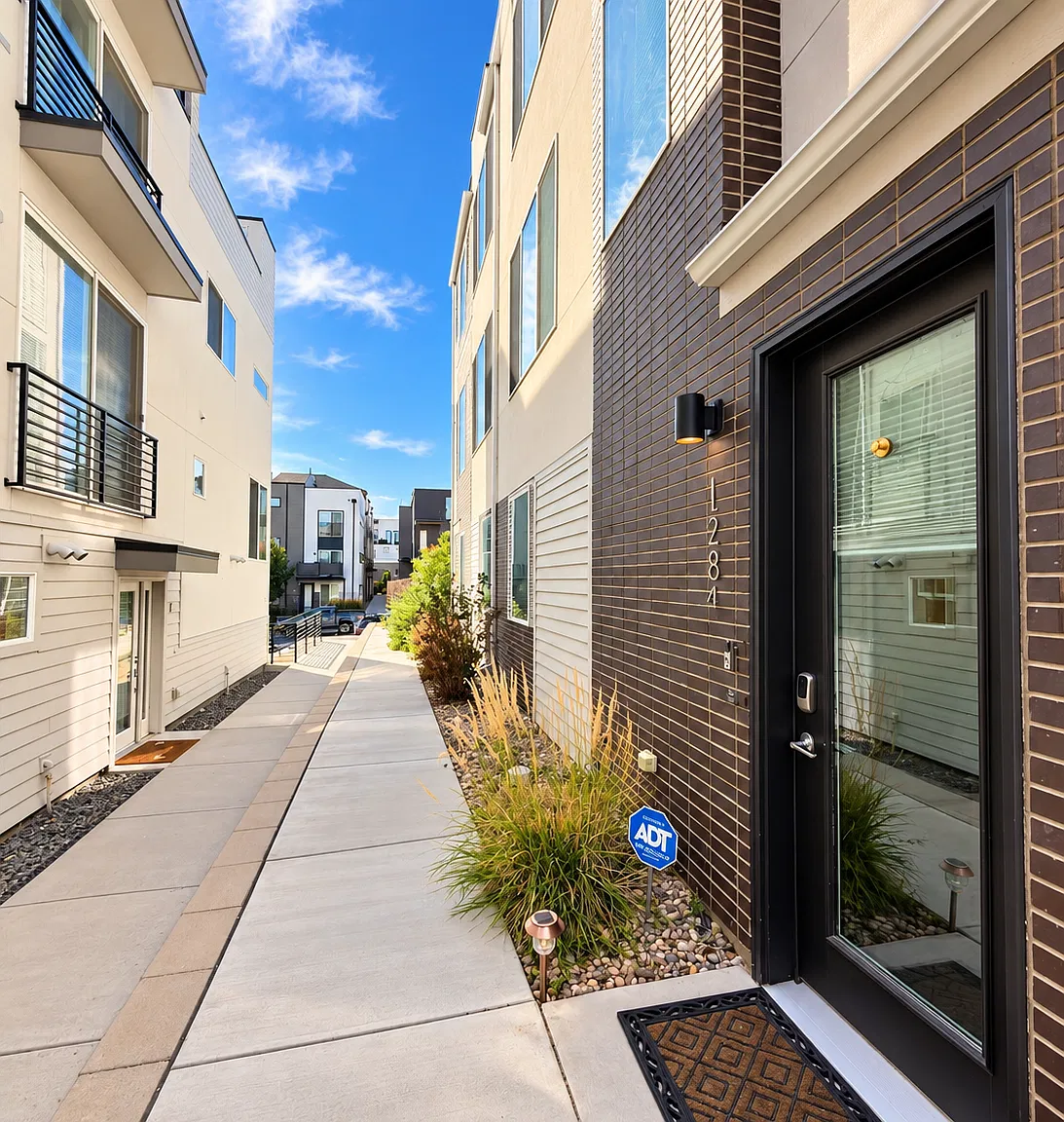 2 bed, 1341 sqft, $3,295 — Photo 4
