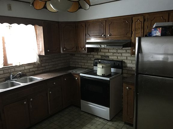 2nd image of 243 Pine St
