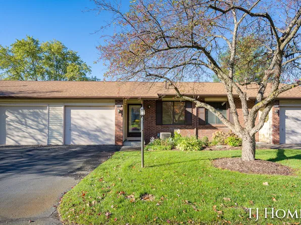 8775 Courtland Dr NE, Rockford, MI 49341