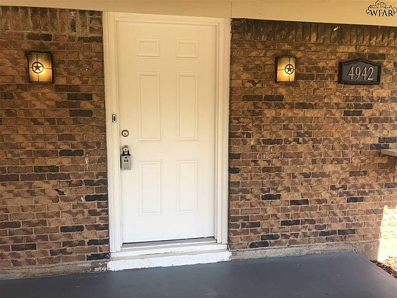 3rd image of 4942 S Lake Park Dr