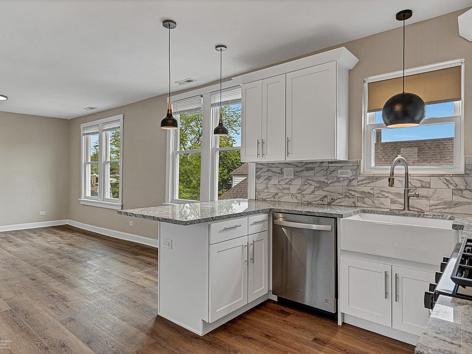 1st image of 4618 N Avers Ave