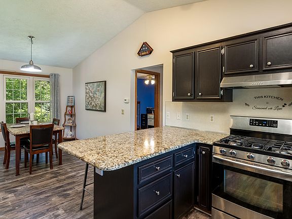 5th image of 4252 Redwood Ln