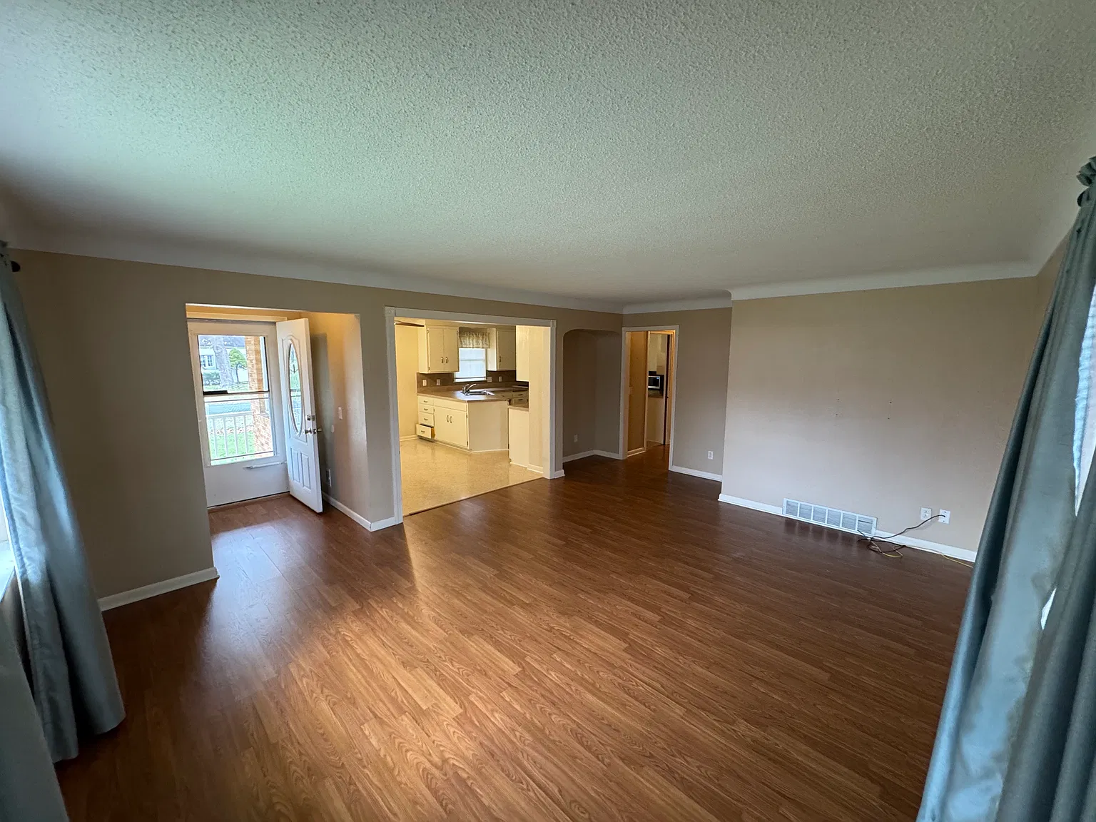 3 bed, 1450 sqft, $1,800 — Photo 1