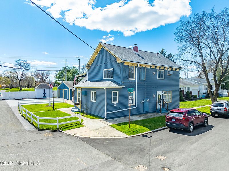 4th image of 18 1st Street
