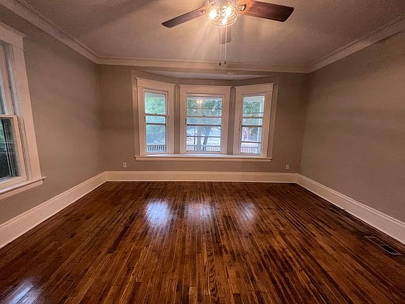 5th image of 1041 Wealthy St SE