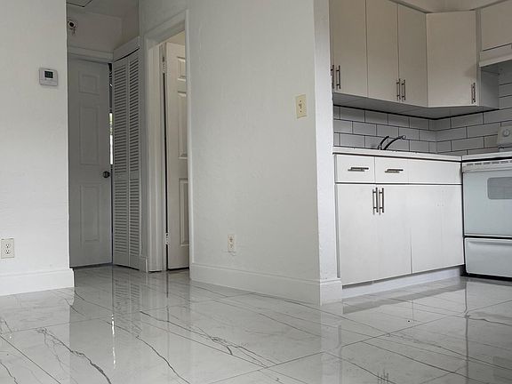 3rd image of 2319 Farragut St APT 2