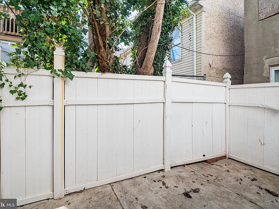 5th image of 1532 Catharine St