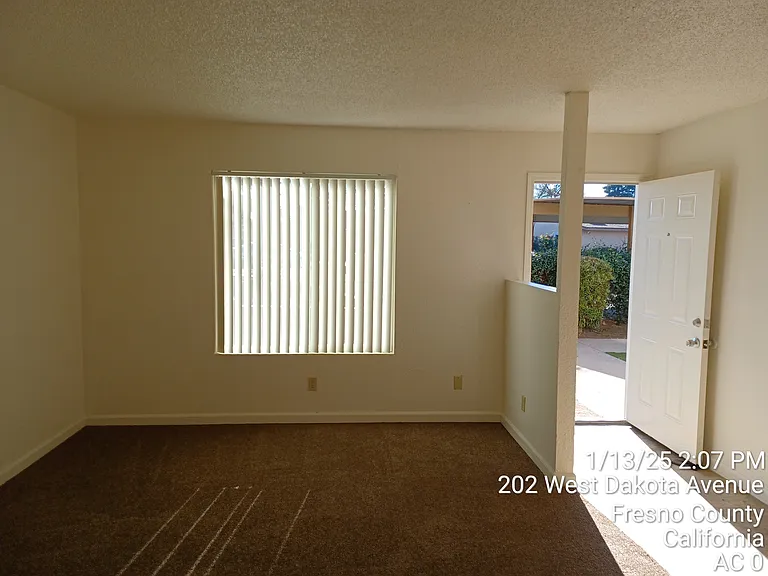 202 W Dakota Ave #113 — Photo 3