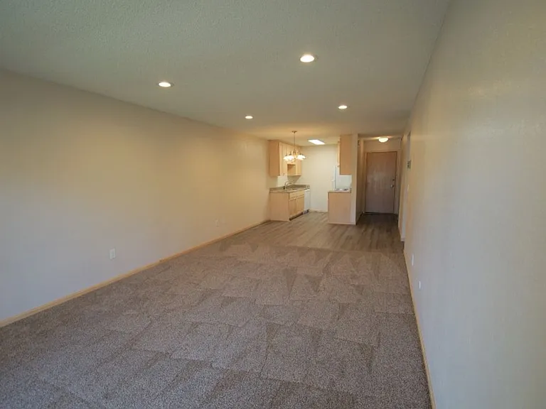 Larpenteur Estates Apartments — Photo 86