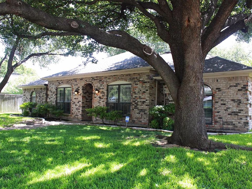 2nd image of 15910 Longvista Dr