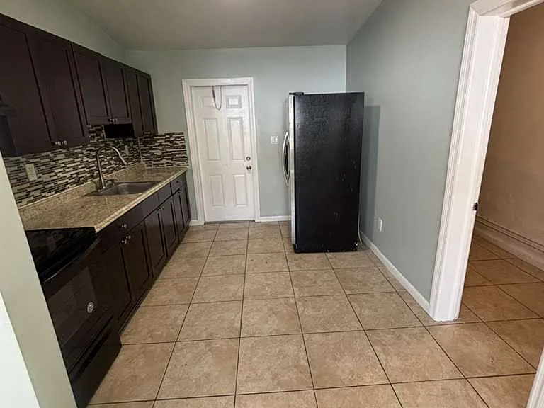 2911 NW 11th Pl #A — Photo 16