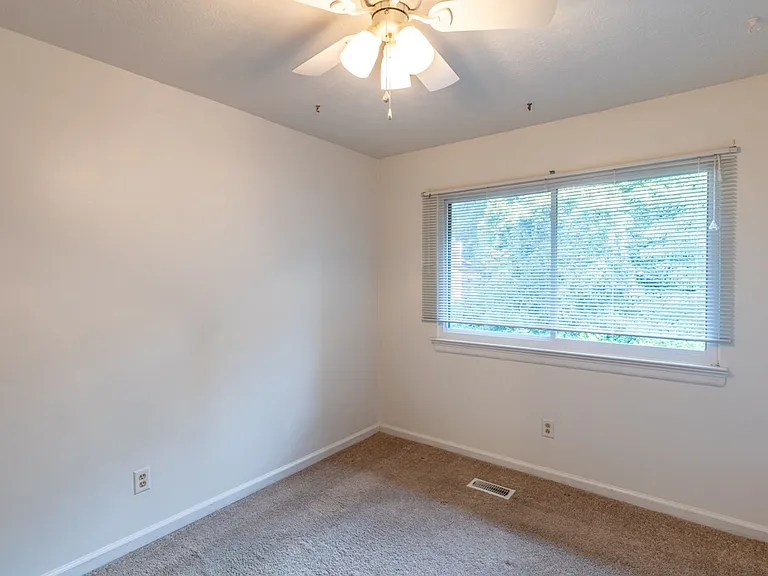 110 Woodlake Dr — Photo 31