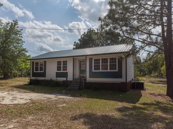114 Chisholm St, Aberdeen, NC 28315