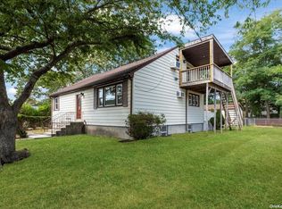 69 Baybright Dr, Shirley, NY 11967