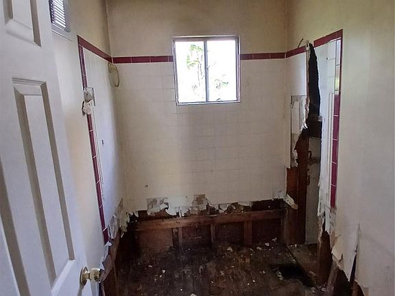 5th image of 10429 Earl Dr