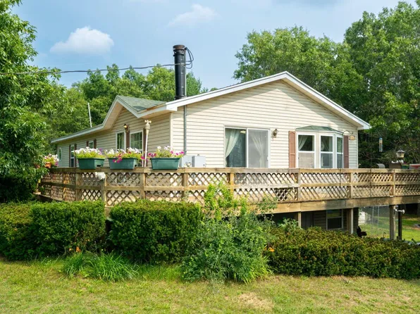 20925 W Lake Montcalm Rd, Howard City, MI 49329