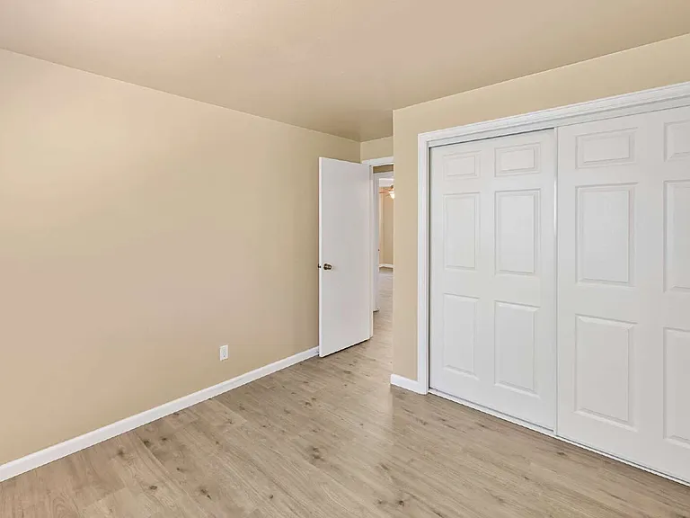 1401 Sanderson Ave — Photo 33