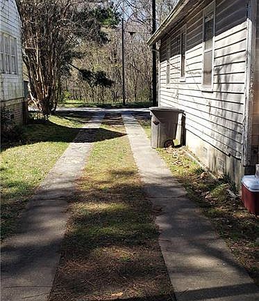 4th image of 144 Center St