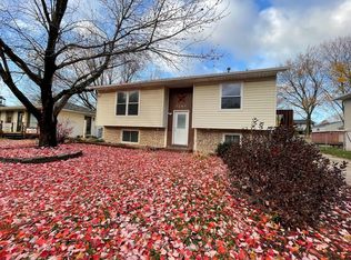 1242 Edgewood Dr, Waterloo, IA 50701