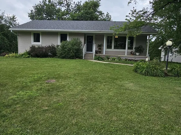 303 King St, Blockton, IA 50836