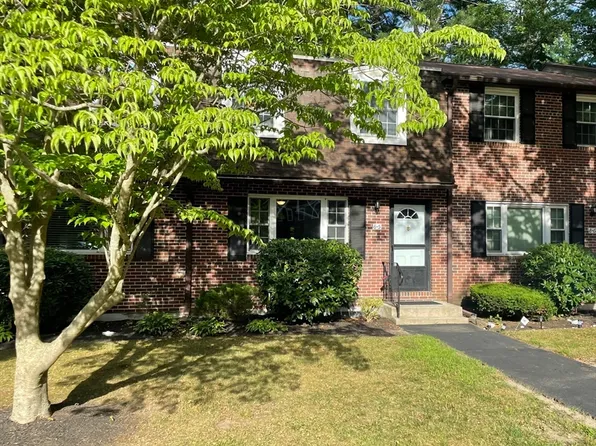 8-5 Treetop Ln, Kingston, MA 02364