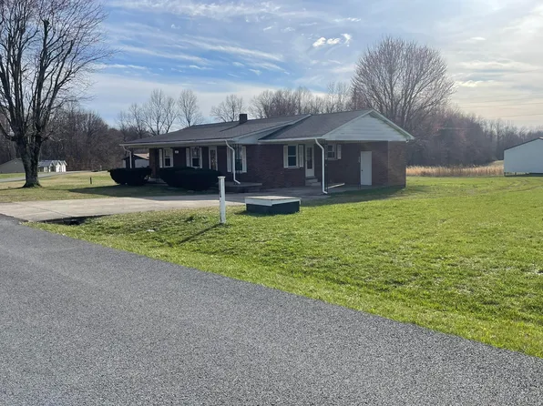 404 Hopper St, Russell Springs, KY 42642