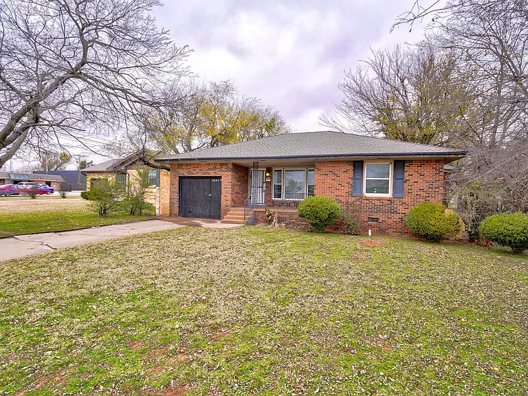 2845 Cambridge Ct — Photo 3