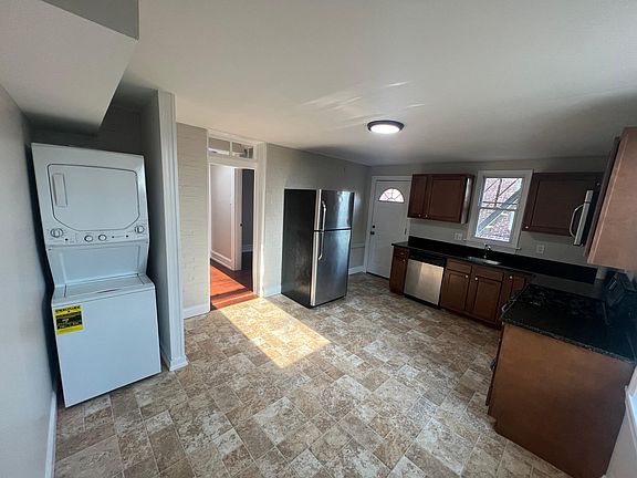2nd image of 800 N Franklin St APT 2