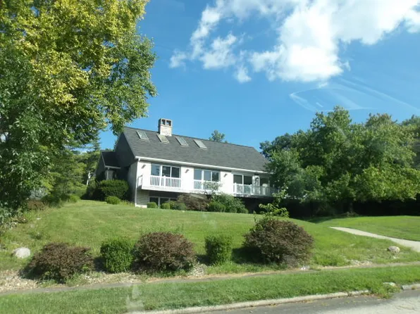 304 Greenway Ln, Decatur, IL 62521