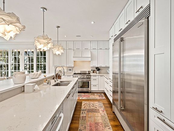 5th image of 41 Deep Woods Ln