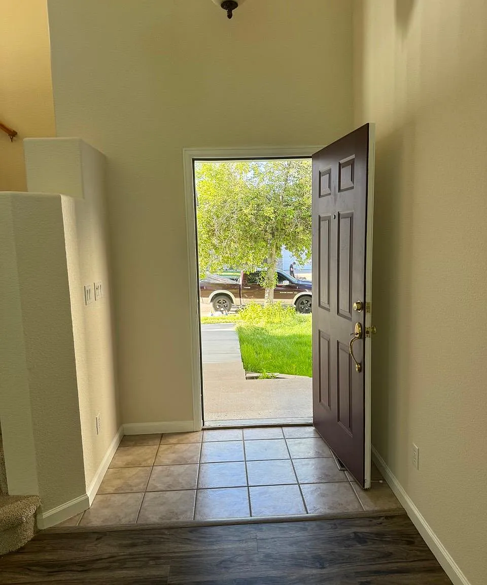 3 bed, 2363 sqft, $3,150 — Photo 3