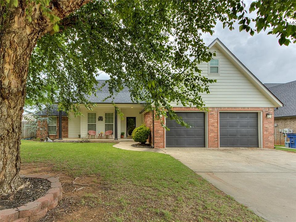 1st image of 324 E Charlotte Ter