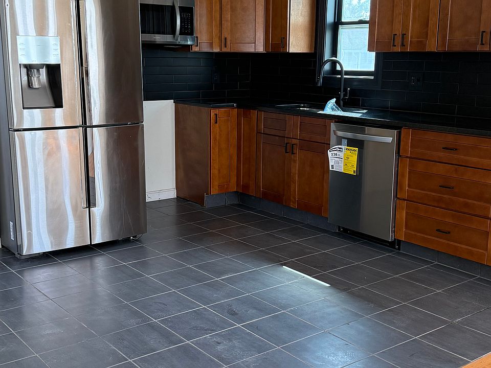 1st image of 445 Waterman Ave #3