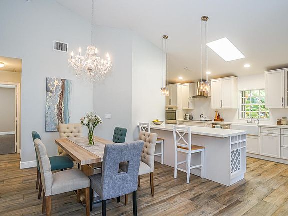4th image of 6867 Bitterbush Pl