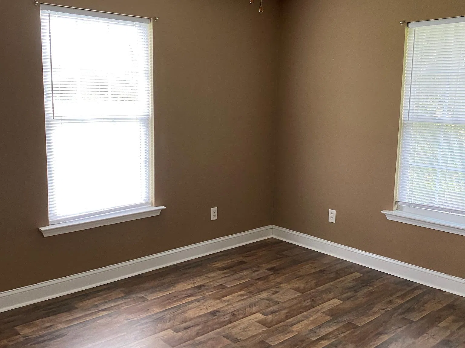 2 bed, 950 sqft, $1,300 — Photo 4