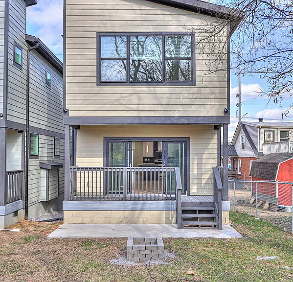 402B E Trinity Ln — Photo 29