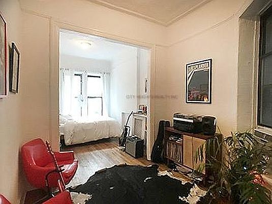 3rd image of 211 E 10th St APT 1